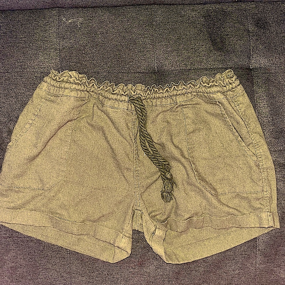Green size L sapphire red brand green khaki shorts